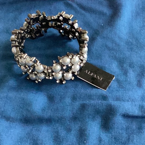 Alfani NWT stretch bracelet - Picture 5 of 5